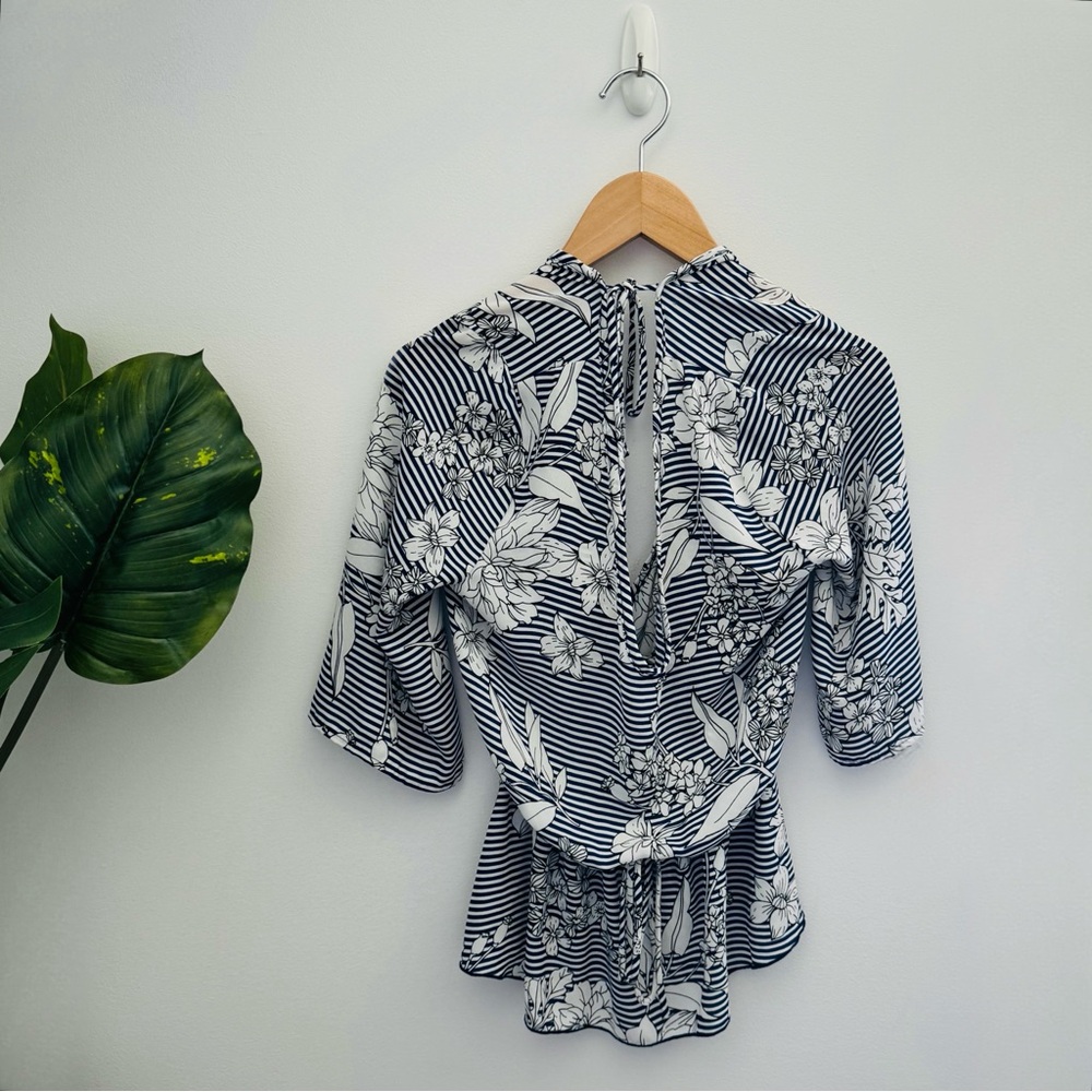CHARLOTTE RUSSE | Floral Navy & White Blouse Cinched Waist Size Small - Picture 2 of 4
